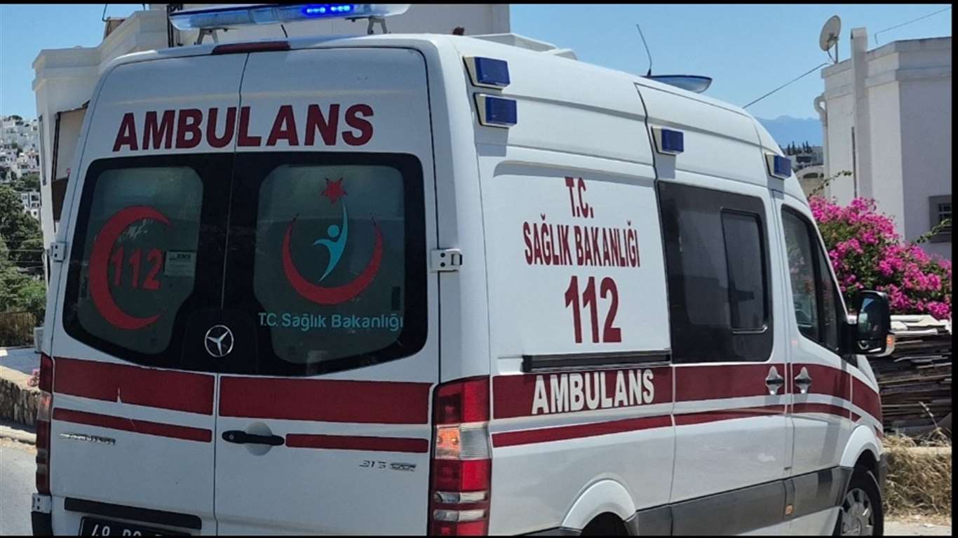       Denizde boğulma tehlikesi geçiren genç hayatını kaybetti haberi
